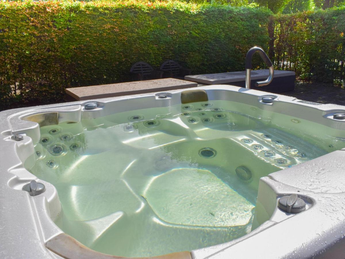 Unique Holiday Home With A Hot Tub Alphen  Kültér fotó